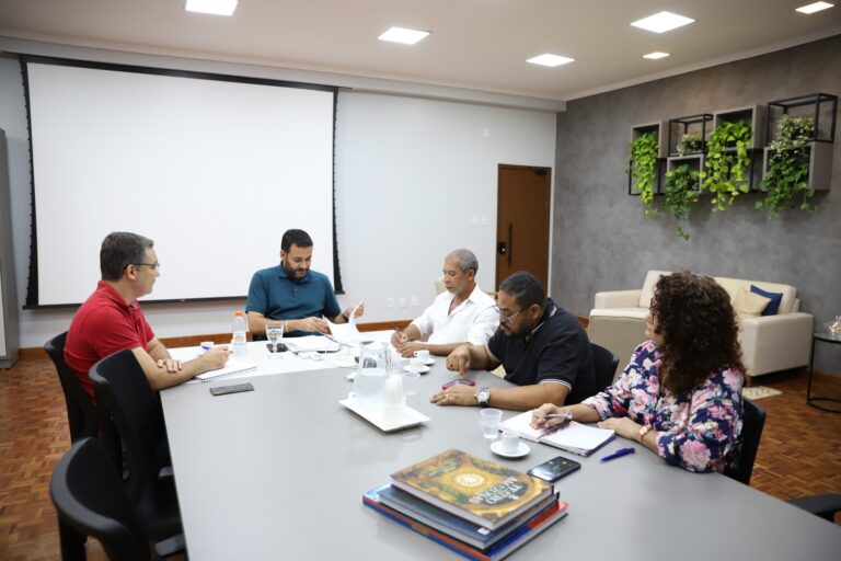 Vice-presidente e representantes do sindicato apresentam demandas em encontro com autoridades da Secretaria de Estado de Educação