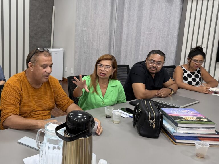 Direção do SINPROAC se reúne com secretário de Educação